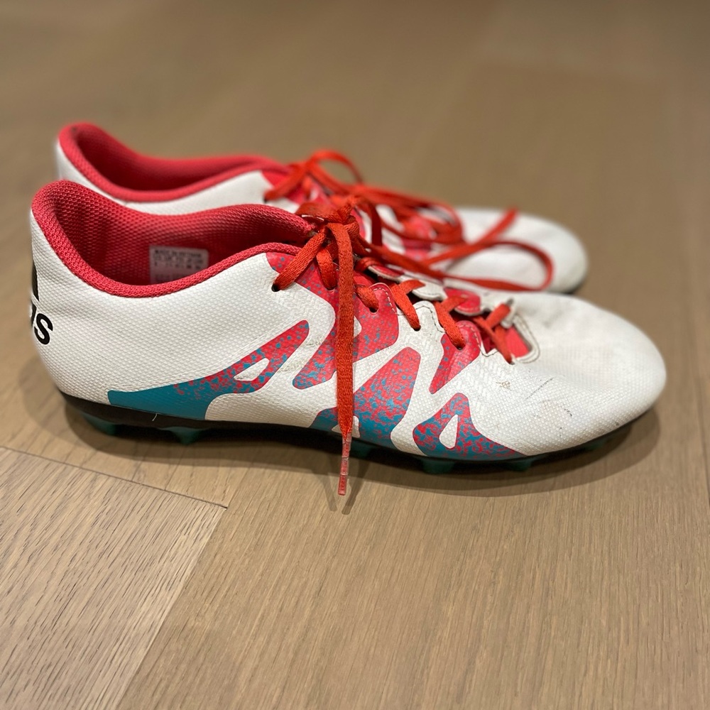 Adidas soccer shoes size 9 girls!